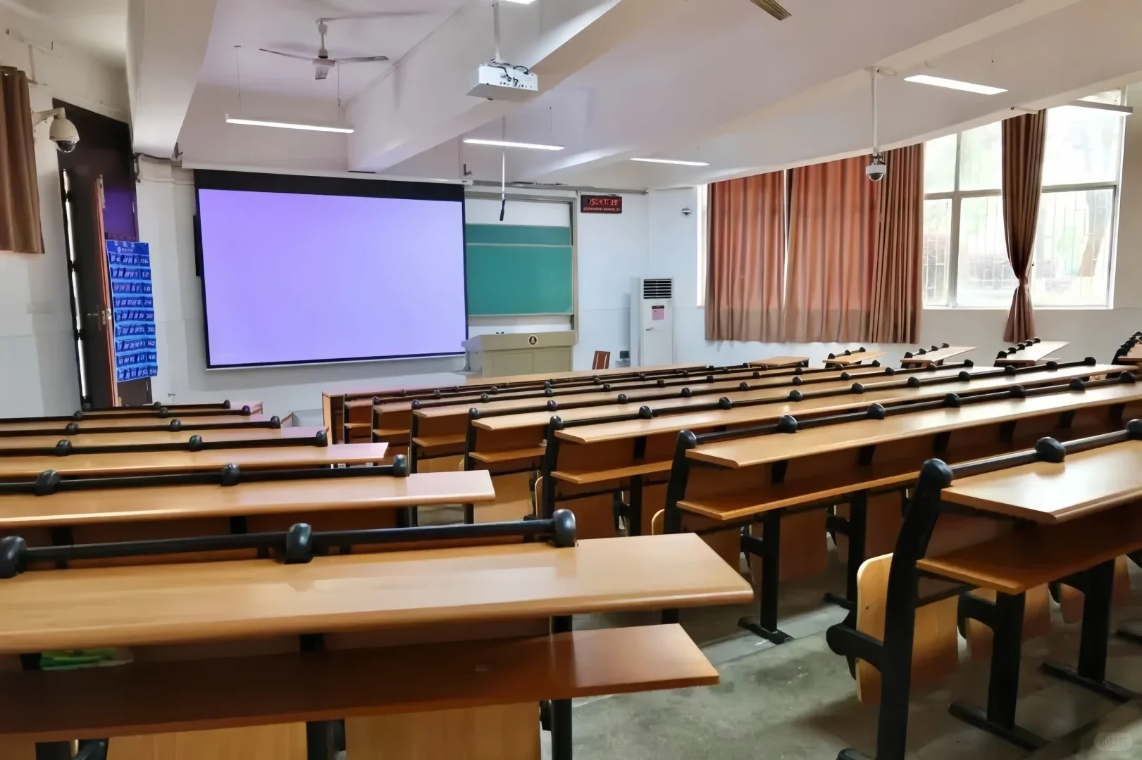 ĐẠI HỌC CÔNG THƯƠNG HỒ NAM – 湖南工商大学